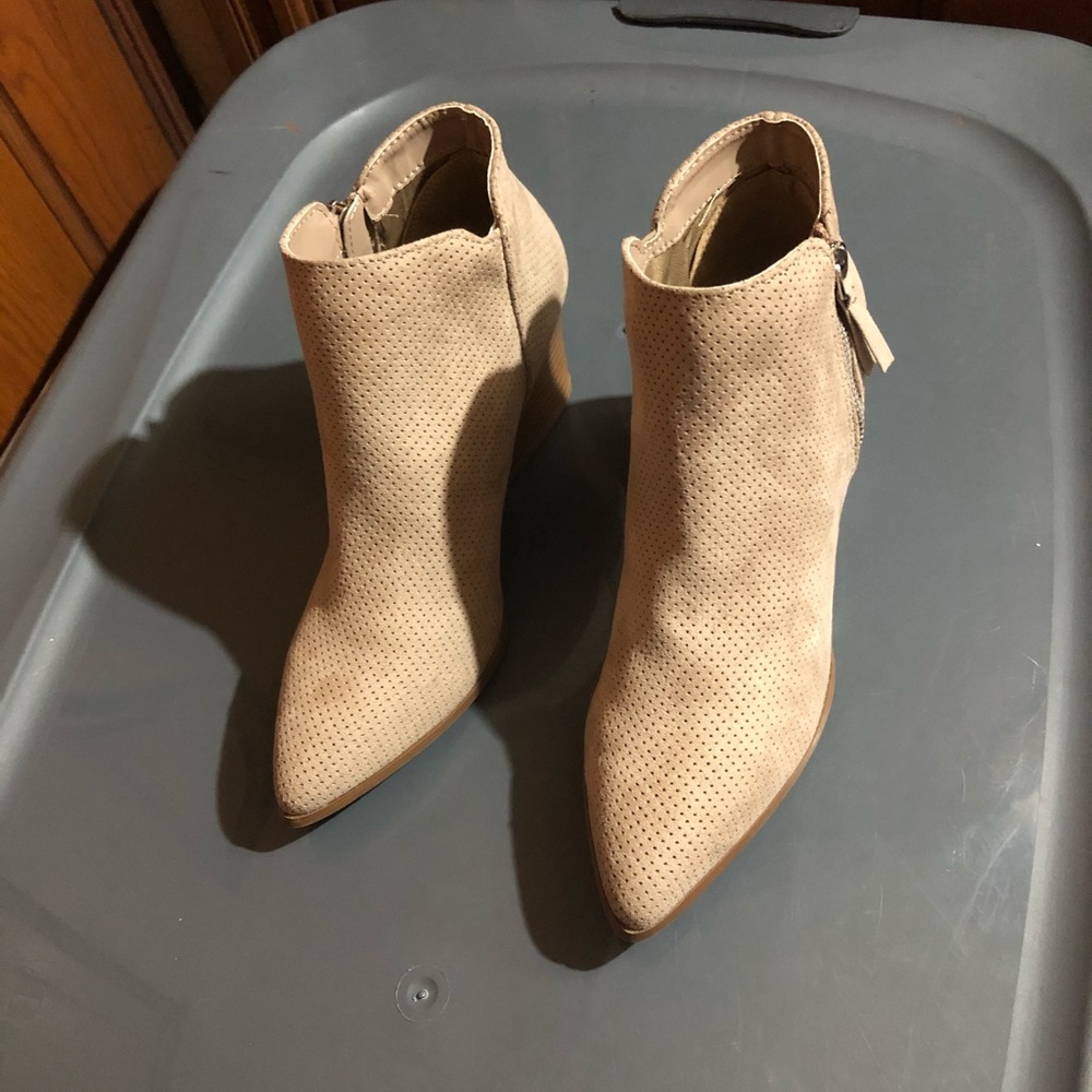 Dark tan ankle booties by quipid